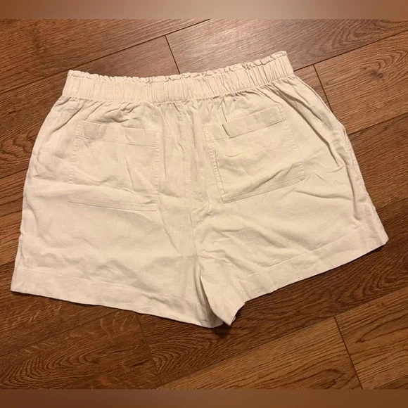 LOFT Cream Linen Blend High-Waist Elastic-Waist Shorts- Fits like XL - Picture 2 of 5
